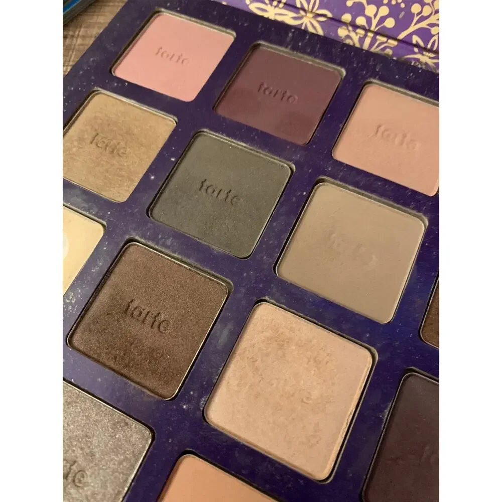 20 Shade HIGH PERFORMANCE NATURALS EYESHADOW PALETTE by‎ TARTE
